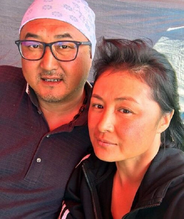 47岁"谢大脚"老公曝光,隐藏了20年,网友:这长相