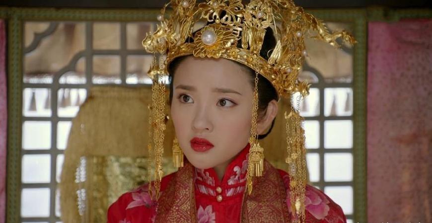 其实还跟清朝建国之前,出身于叶赫部一位倾国倾城的"叶赫老女"有关