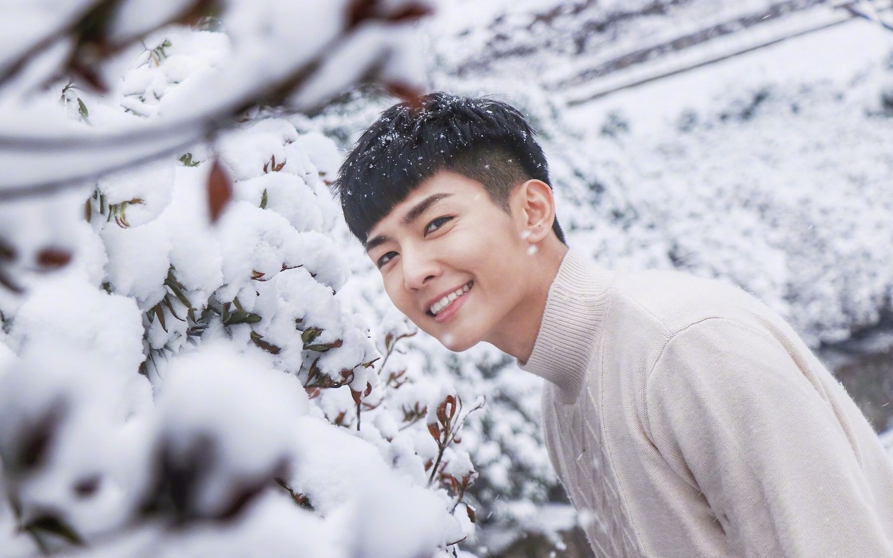 "男神"出柜又出轨?男友b某人出面为爱澄清,网友:难以接受