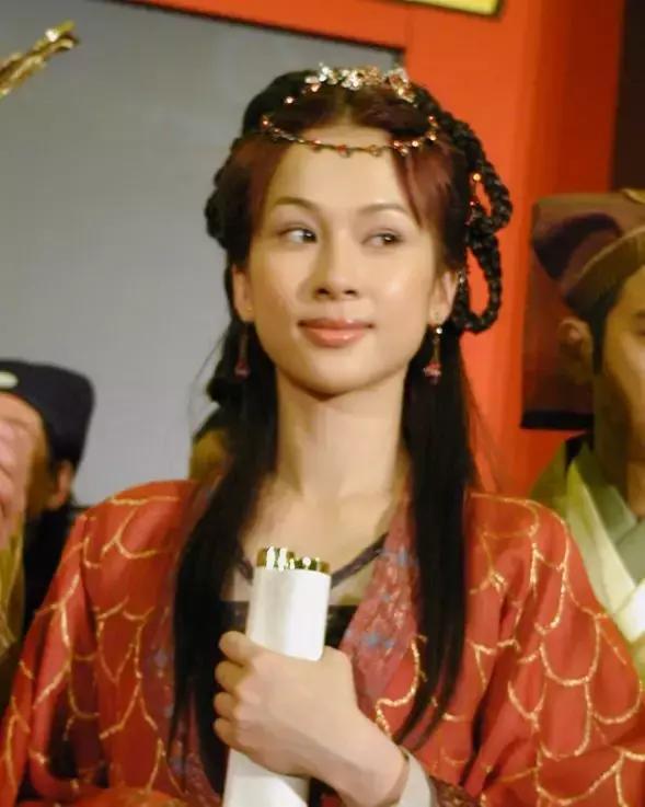 文颂娴这个名字你或许有些陌生,但她所饰演过角色你一定他有印象.