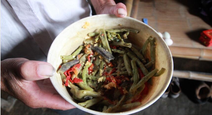 70岁老人仍独居老房子没有任何收入苦日子过一天是一天