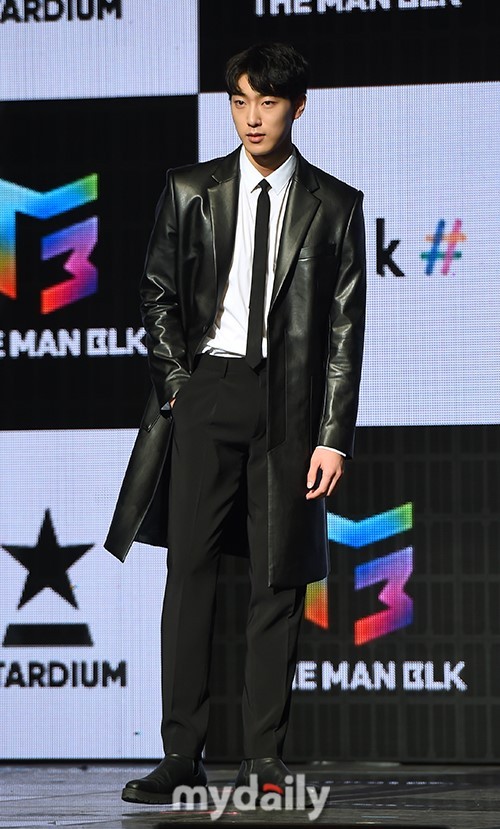 韩国演员组合themanblk出道showcase