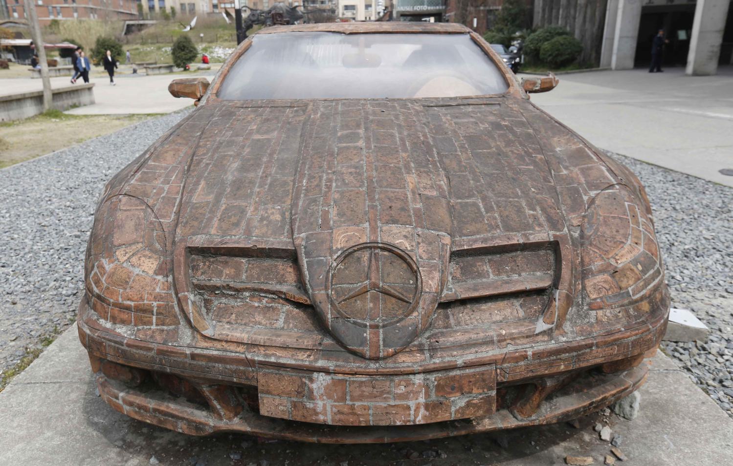 上海街头现砖头版豪华奔驰车 有双门和驾驶室造型逼真-新浪汽车