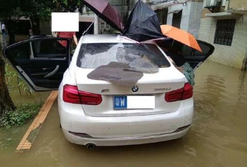 刚买了辆二手宝马就变成了泡水车, 车主: 这车不要了, 免费送人!