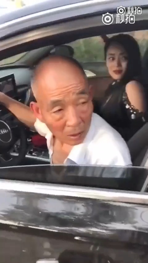 "你想跟你爷一样潇洒吗,回去好好努力去", 牛逼,自信的二大爷 一语点