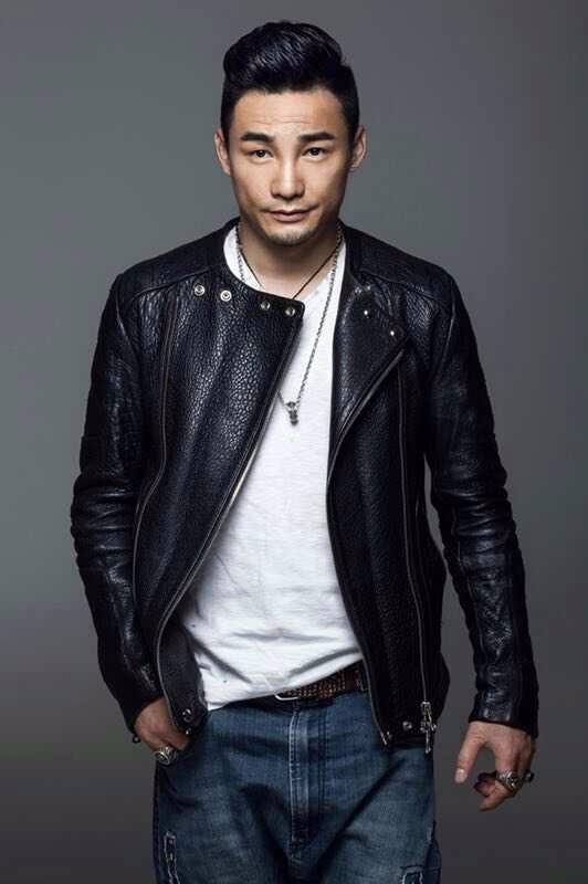 单曲《男人花》成男人ktv必唱曲目,演唱者黄勇人气爆棚!