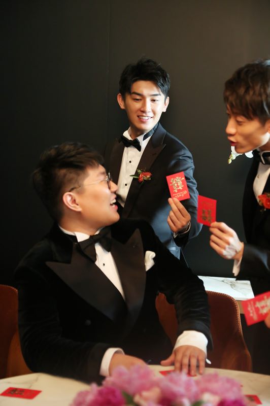 陈柏霖张一山 伴郎 陈柏霖ins晒出和杨旭文窦骁当伴郎的照片想不到帅