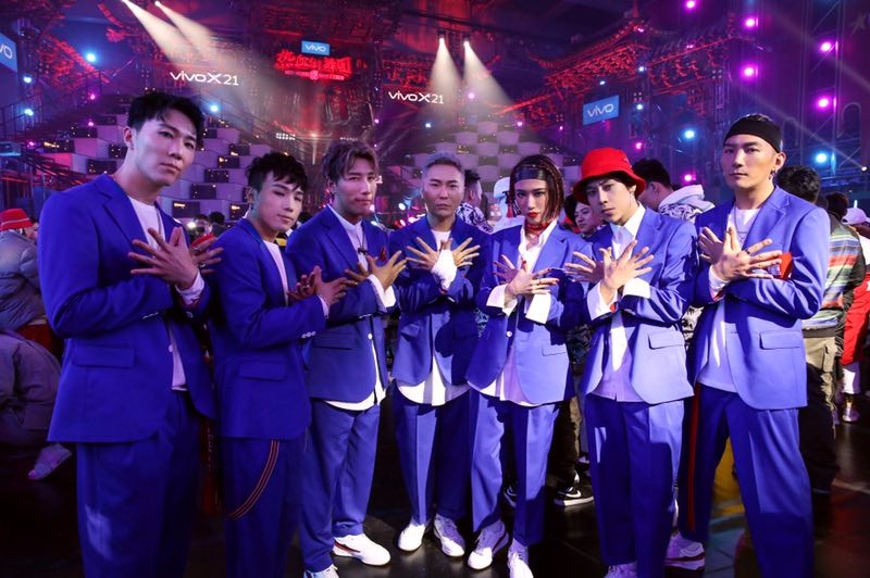 京城舞神"舞佳舞"燃爆《街舞团》 获鹿晗王嘉尔钦点