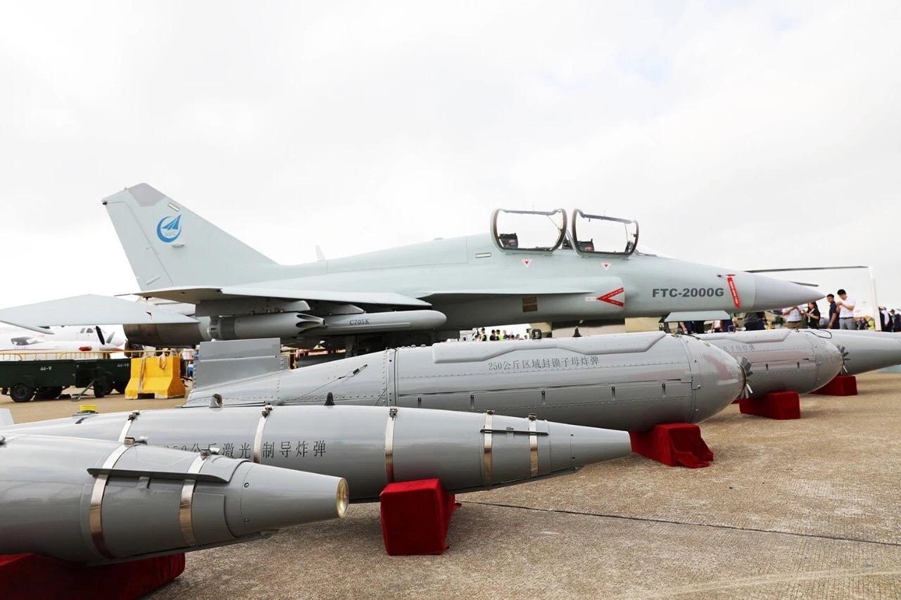 歼20光芒四射,魔改歼7却也疯狂,在珠海航展表