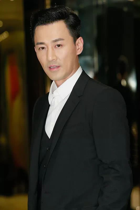 他昨日大婚居然请来半个香港娱乐圈连他们都来了