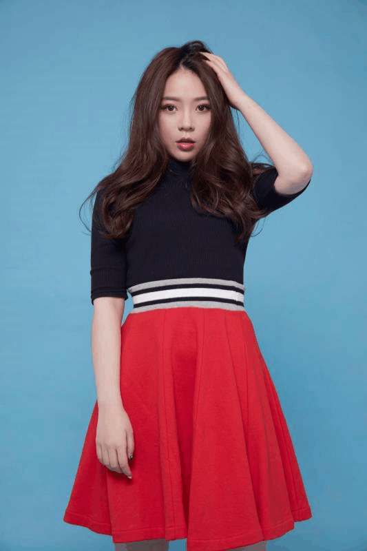 新生代歌手于果《侧脸》霸占抖音飙升榜,好歌百听不厌!