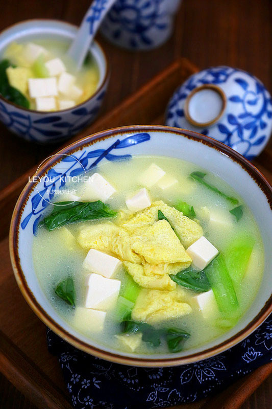 以下,和大家分享一道鸡蛋豆腐汤的做法.