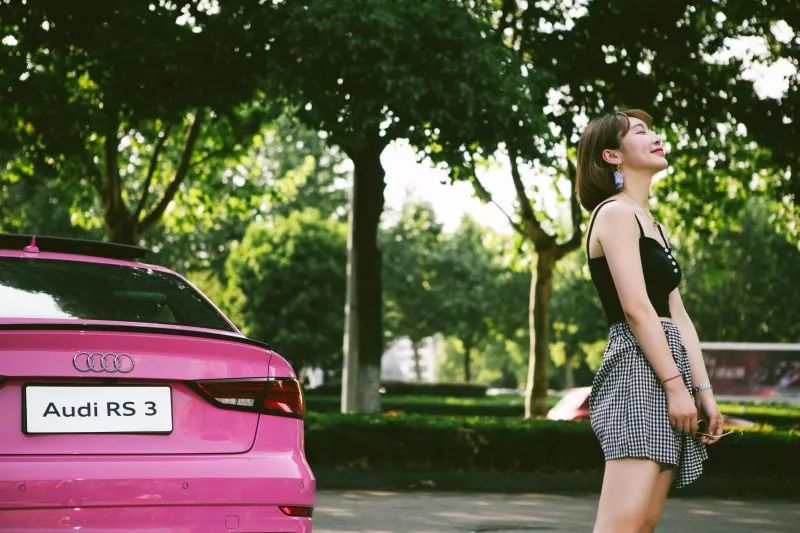 辣妹遇上好色之徒,楠姐试驾奥迪最小钢炮rs3