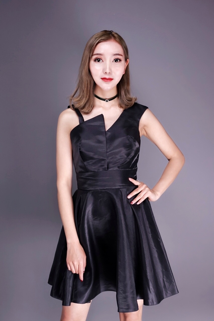 努力创业的小姐姐兼职模特