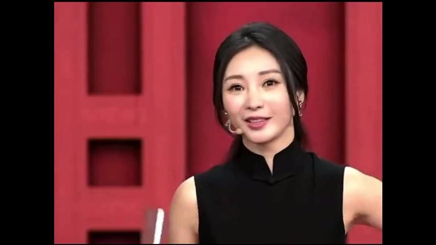 柳岩相声舞台演绎《败家娘们儿的一天》:早晚各一波儿!