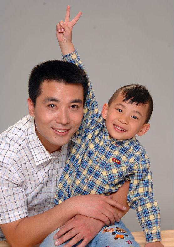 主持能力不输白岩松, 娇妻漂亮儿子帅气, 今成这样|白岩松|郭志坚