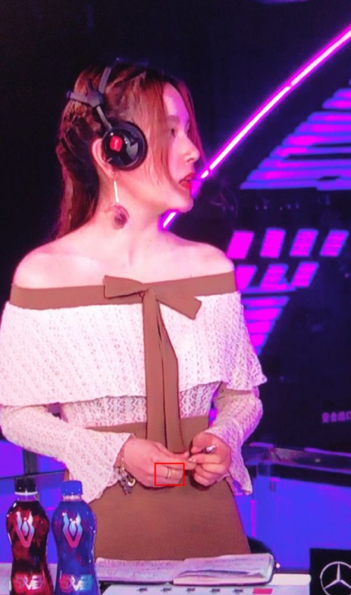 lol:rita早已名花有主?网友推测洲际赛后有人向她表白求婚