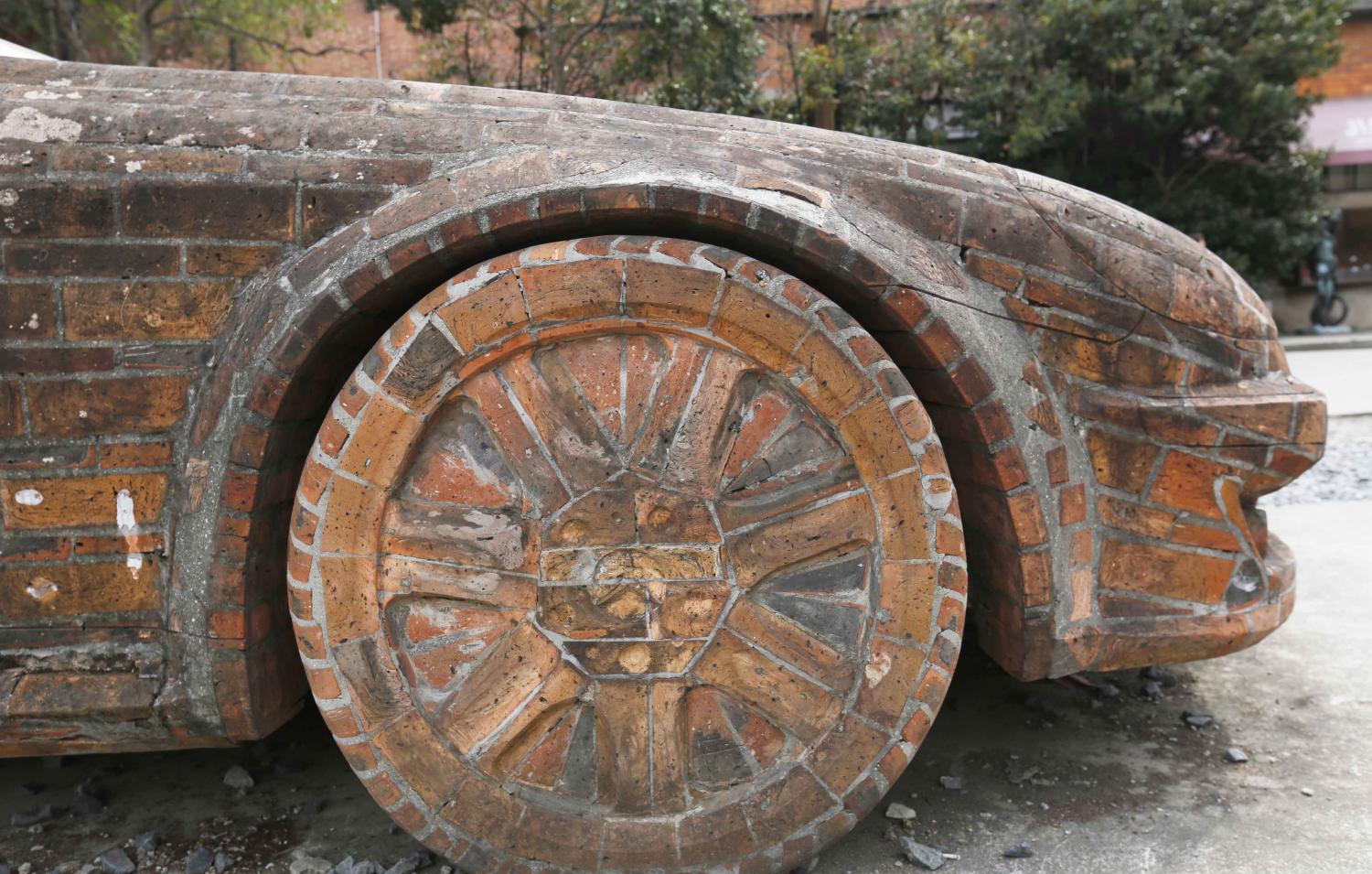 上海街头现砖头版豪华奔驰车 有双门和驾驶室造型逼真-新浪汽车