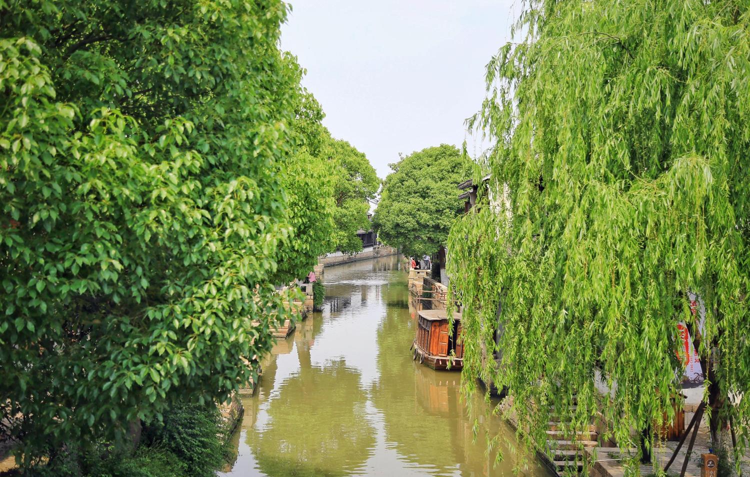 曾经的黎里有许多好听的名字,黎川,梨花里,禊湖,也只有这样美丽的名字