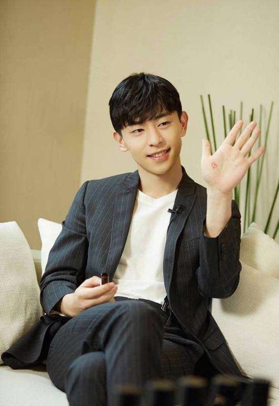 好友婚礼现场, 邓伦为新郎新娘送上了爱的指环