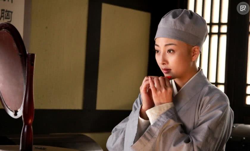 一个出家的尼姑,因为皇帝进香,一眼看中后,居然成了皇后