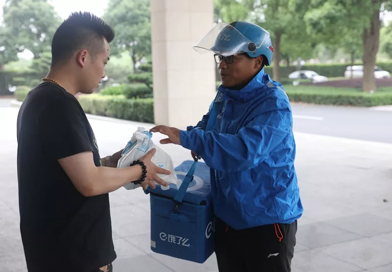 "您的外卖已起飞,请留意窗外并准备接收.