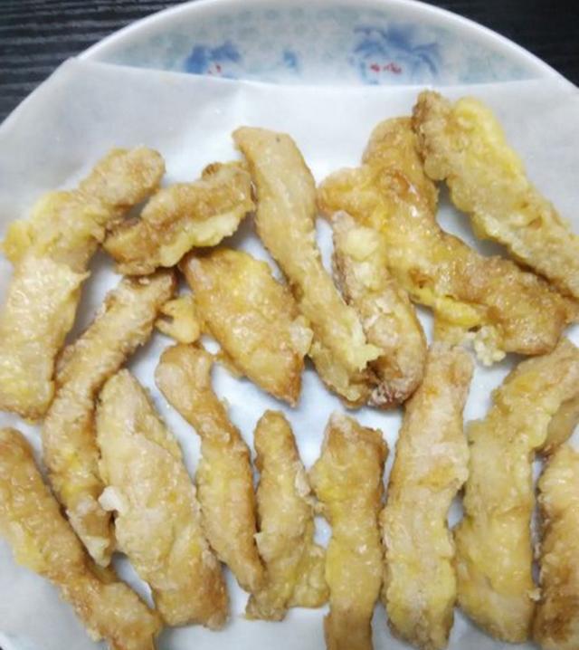 鸡胸肉这么炸着吃,酥香咸嫩,味道简直无敌了,儿子一直吃过不停