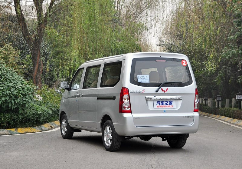 一代神车,五菱荣光