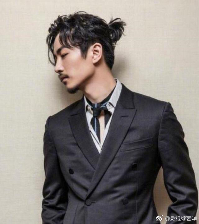 陈晓自拍完《那年花开月正圆》之后就扎起小辫子