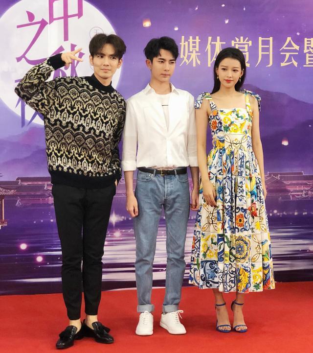 嗑瓜子群众上线钟汉良于朦胧孙怡围坐看凉生画面太唯美