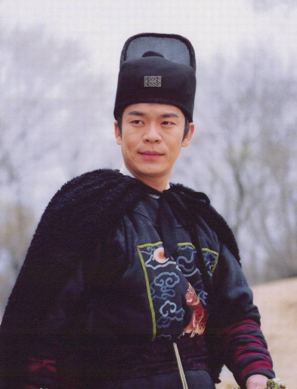 唱《中华民谣》走红,昙花一现后成演员,被张嘉译提携同剧飙演技