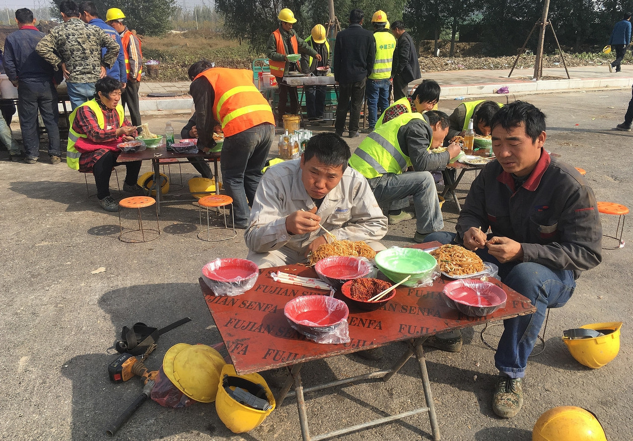 工地吃饭图片辛苦图片图片