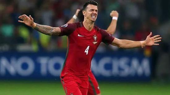 为何中超前锋很难进入世界杯?这位葡萄牙铁卫算是一语中的!