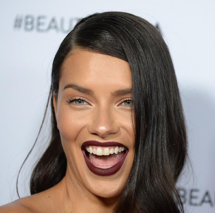 想想狼眼著称的lima女士,这副妆容里的眼睛神韵真要变成二哈了.