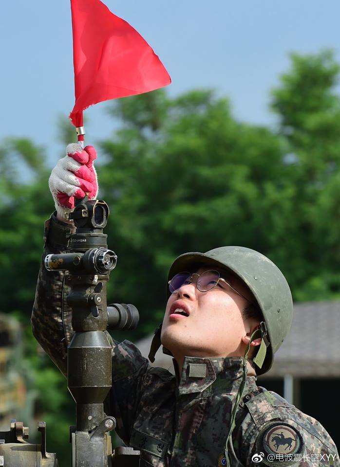 韩军第75动员师团炮兵预备役人员kh-179加榴炮集训