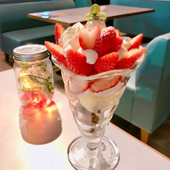 想吃一份草莓果肉冰淇淋