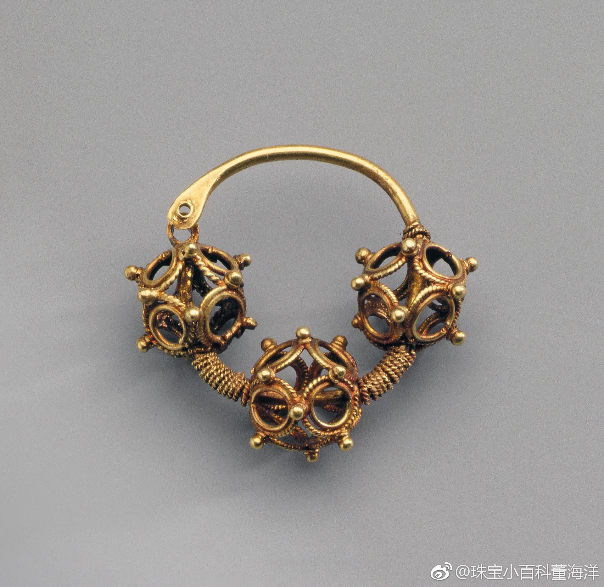 按11-15世纪末的顺序排列贴一下中世纪中后期时的珠宝首饰