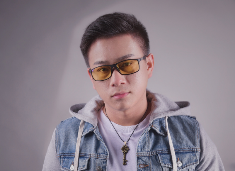 春哥报名wesg要做炉石一哥网友却纷纷劝其参加女子组比赛