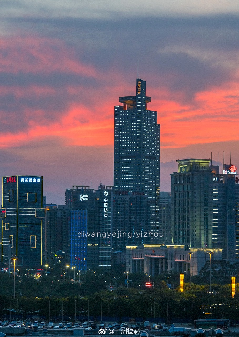 南宁的晚霞美华灯初上时的红霞更美