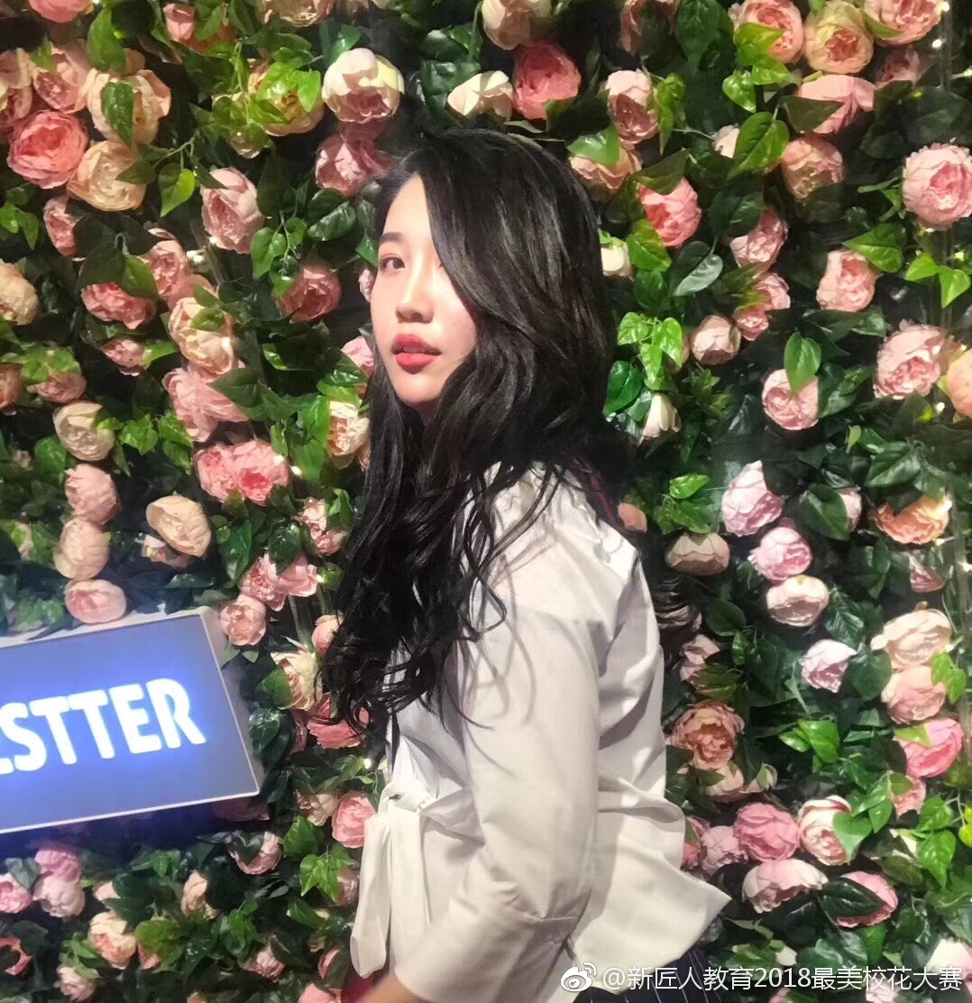 微博李园园23岁辽宁传媒学院室内设计专业身高175体重100斤