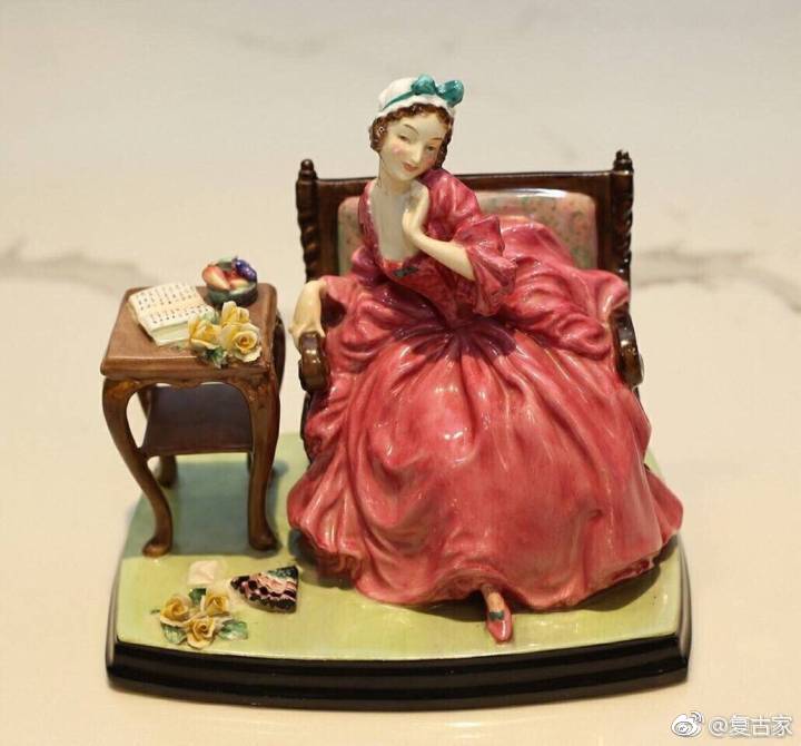 1925年—1945年期间的英国皇家道尔顿骨瓷人偶hn瓷娃娃系列.