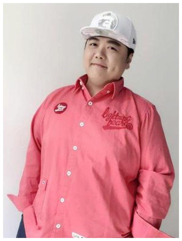 林子聪曾经爆过自己的体重,当时体重一度增长到240斤,他在减肥的道路