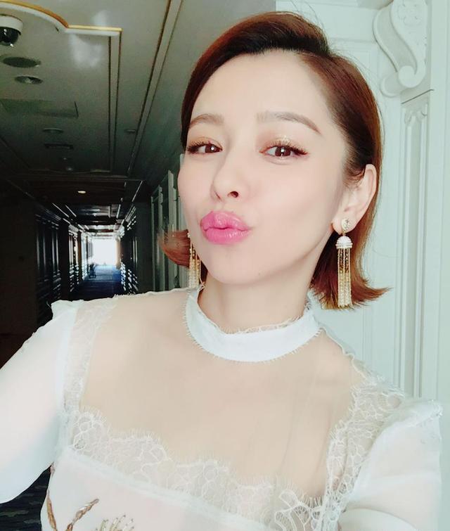 43岁徐若瑄素颜照公开,少女美肤吓倒网友