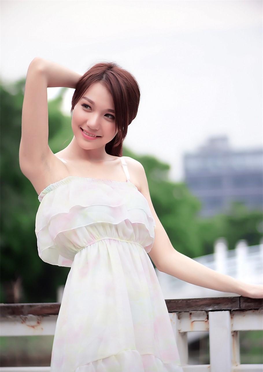 情定今生连衣裙甜酒酿大美女