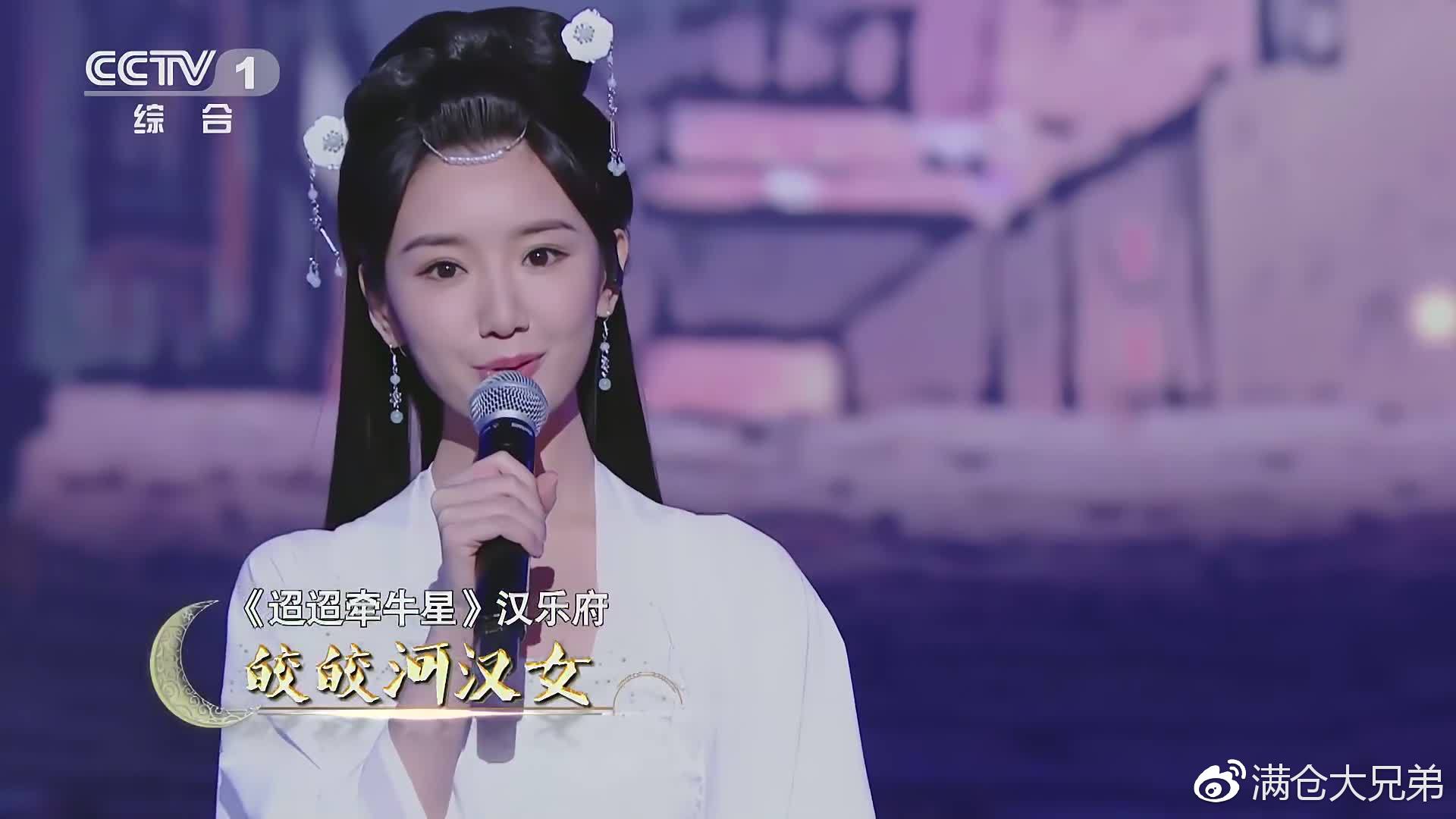 《经典咏流传》和《国家宝藏》为代表的央视新综艺,不仅用年轻人喜闻