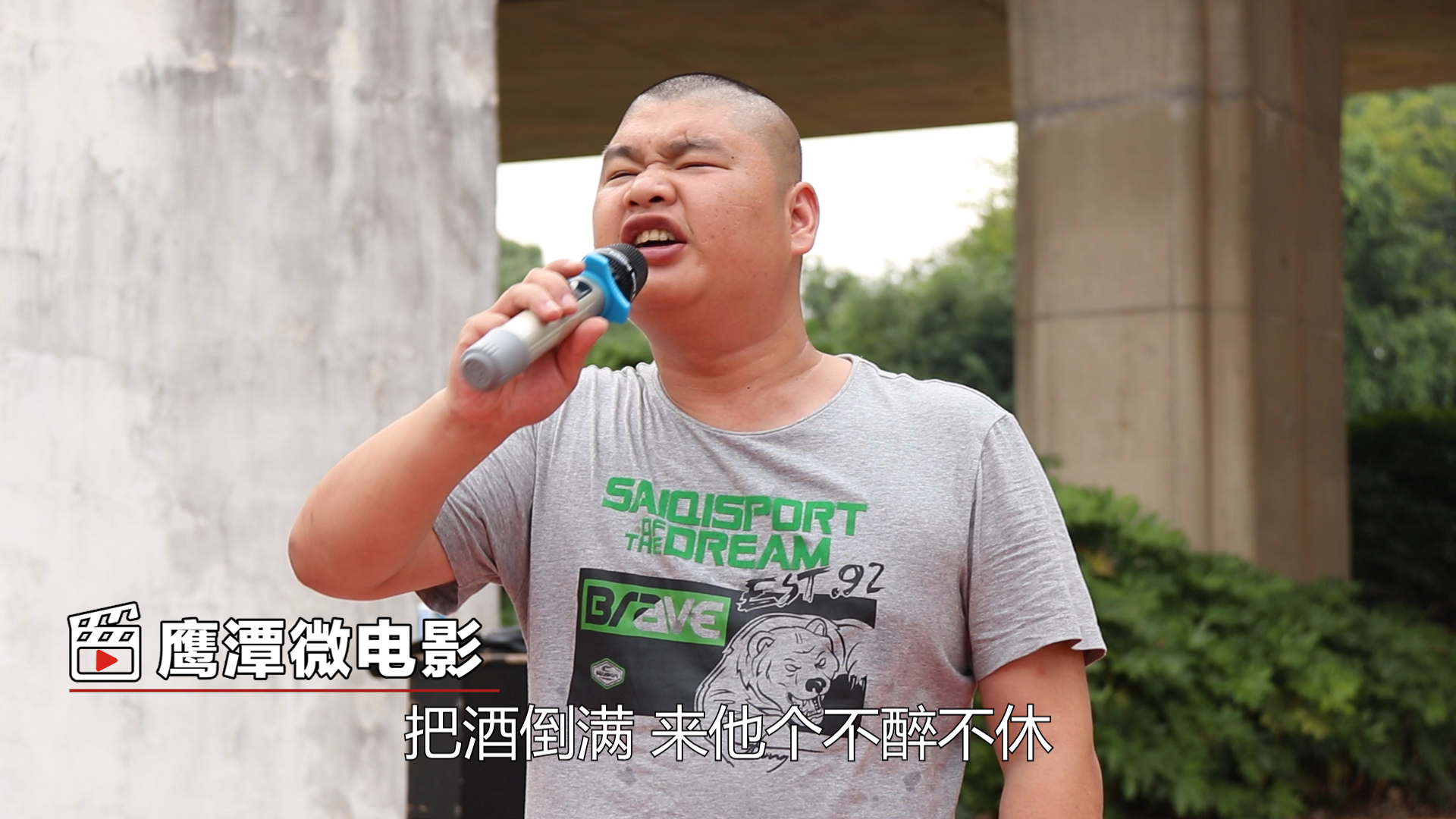 盲人歌手罗浪《把酒倒满》余音绕梁,上不星光大道可惜!