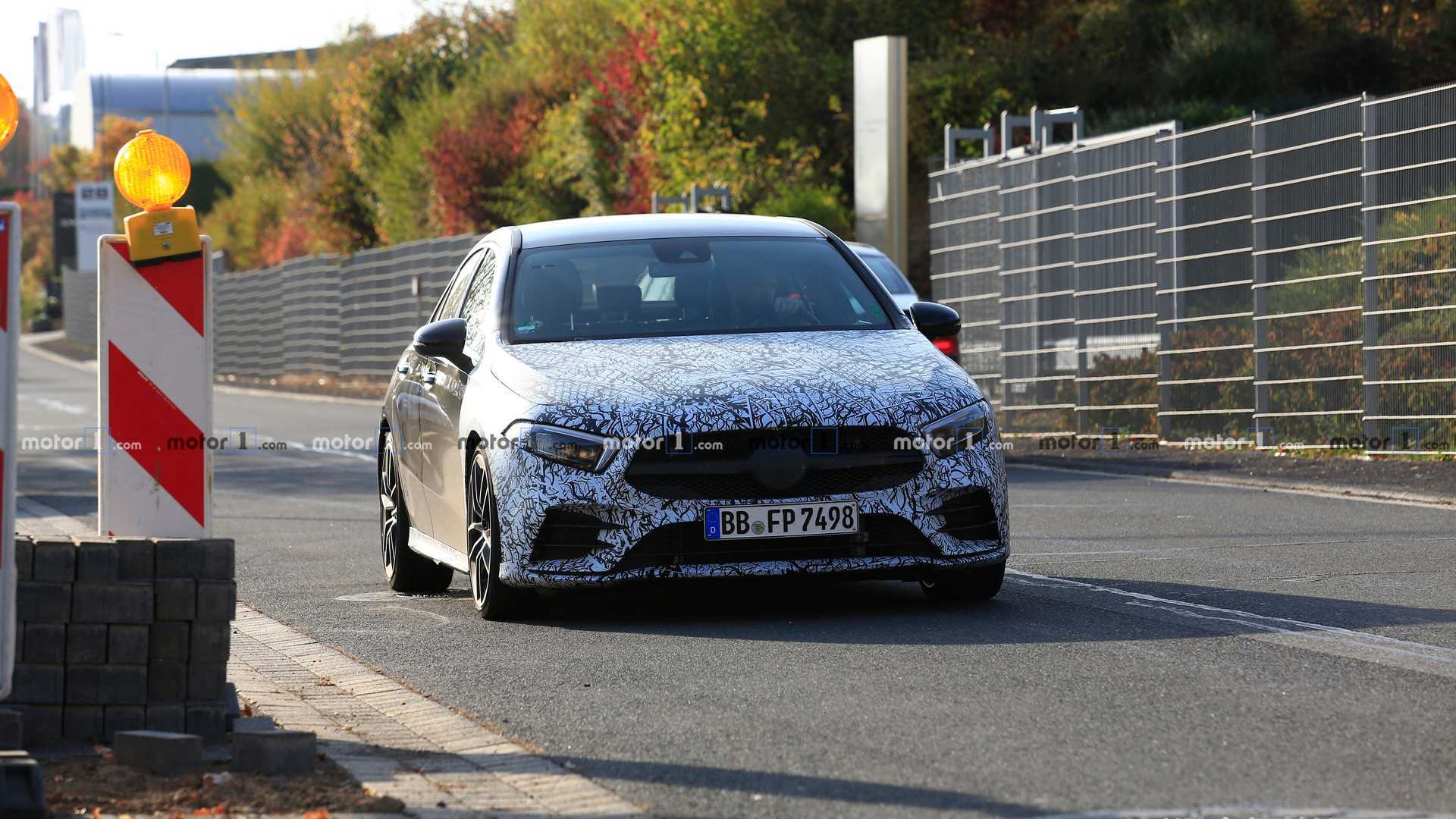 梅赛德斯-amg a35三厢运动轿车谍照,搭2.0t 48v轻混