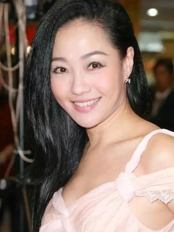 53岁亚姐复出加盟tvb拍剧获网友激赞:保养很好!