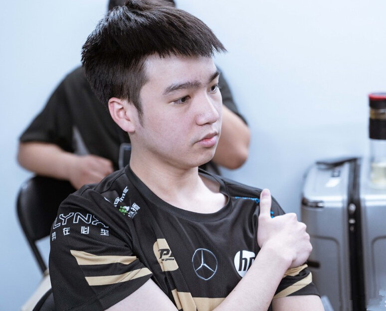 从让帝到打崩khan的世界冠军上单 君泽这一哭是觉醒的标志