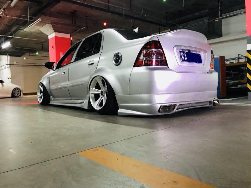 国产车也有高颜值吉利自由舰改装后展示低姿态魅力